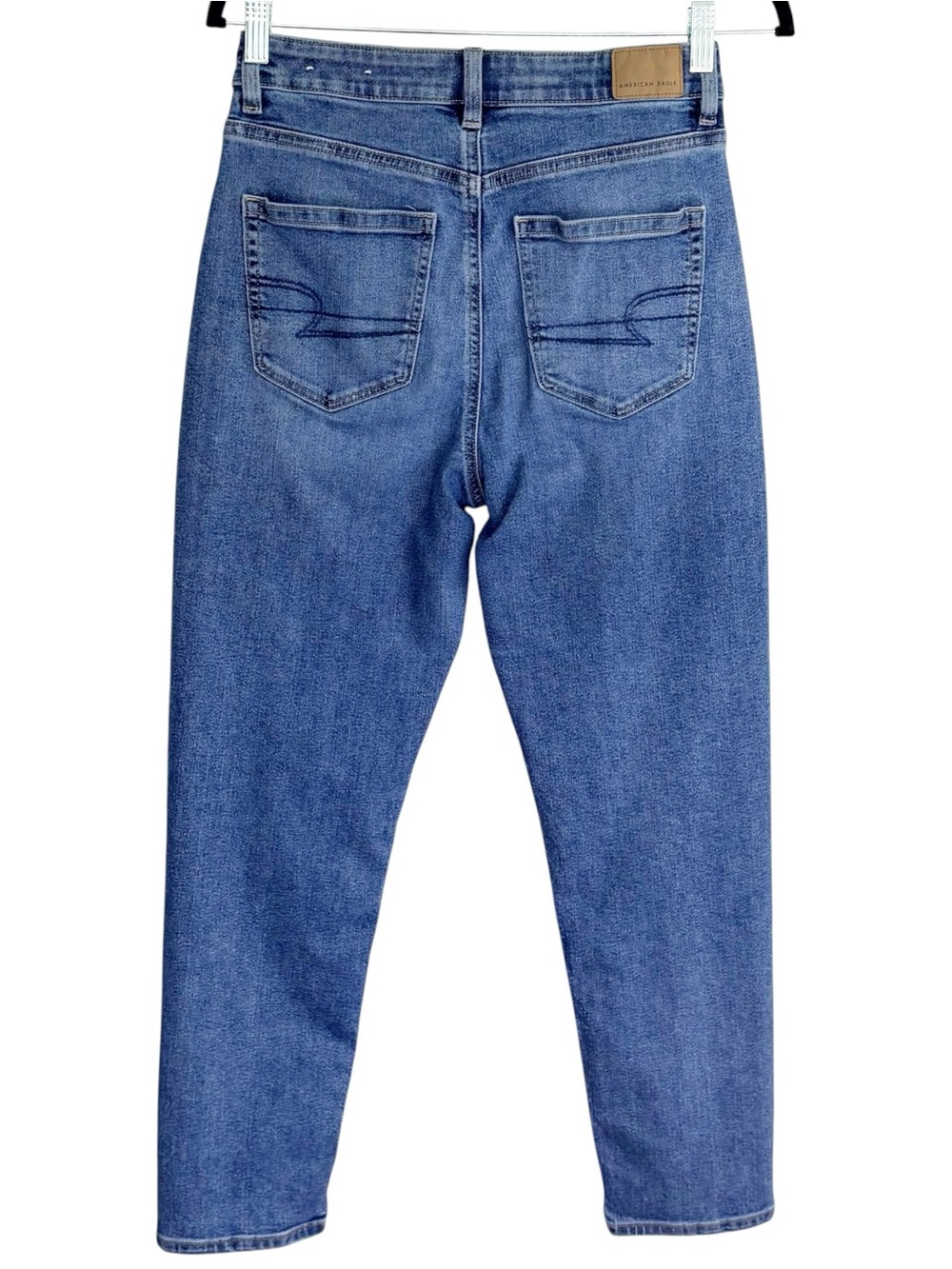 AMERICAN EAGLE High Rise Mom Jeans Medium Wash Straight Leg Size 6 - Picture 2 of 10